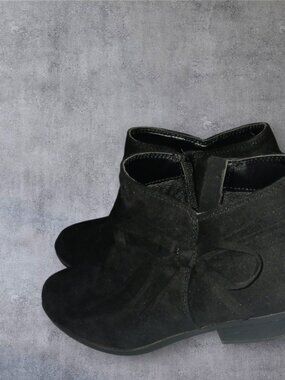 UNR8ED Black Faux Suede Ankle Boots Size 7.5 Bow Detail Side Zip Booties